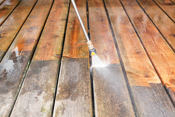 Best Garage Pressure Washing  in Elwood, UT